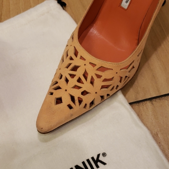 Manolo blahnik pumps pre owned peach flesh color - Picture 3 of 5